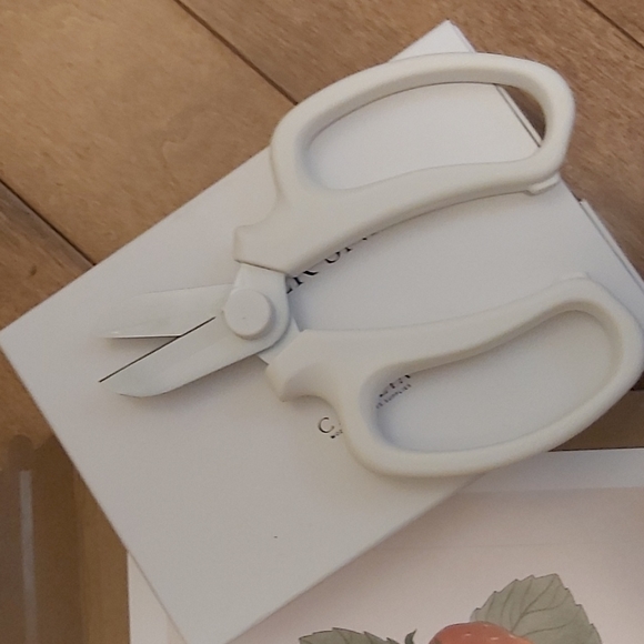 *Jilly ❤️ Box Items - Picture 3 of 5